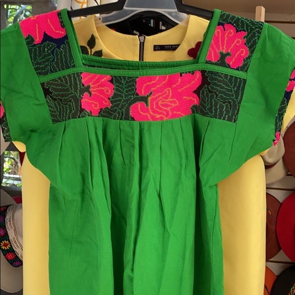 Blouses - Picture 12 of 12